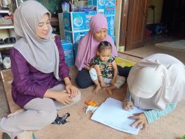 Gerak Cepat Gendis, Kader Posyandu Jemput Bola Pastikan Balita Terdata 